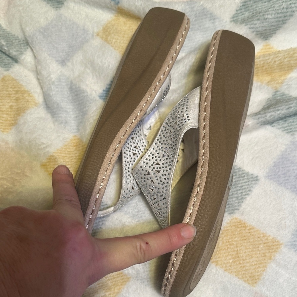 Elegant Silver and Tan Women's Slip On Sandals size 9 M - Picture 8 of 8